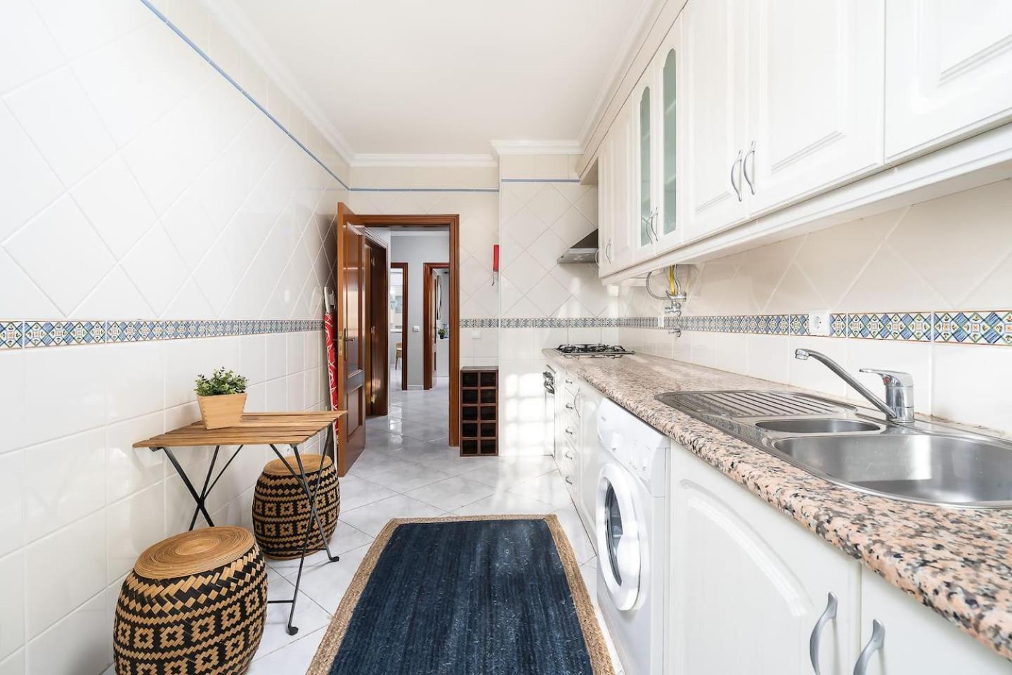 Spacious&Bright2Bedroom Apt Near Beaches,Sleeps 6 포티마오 외부 사진
